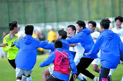 戏剧性拉满，内马尔自八月初后首次破门随后又送出一粒点球（戏剧拉满：内马尔收获八月初后首球，转身又送点球）