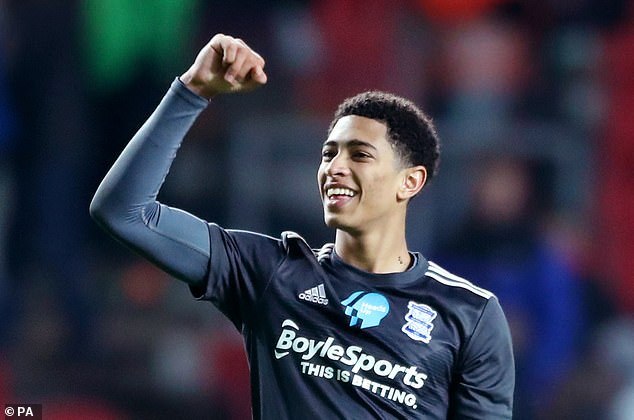 佩莱格里尼：塞维利亚落后时球迷往球场投掷杂物，这样不对（佩莱格里尼批评塞维利亚球迷落后时向场内投掷杂物：不可取）