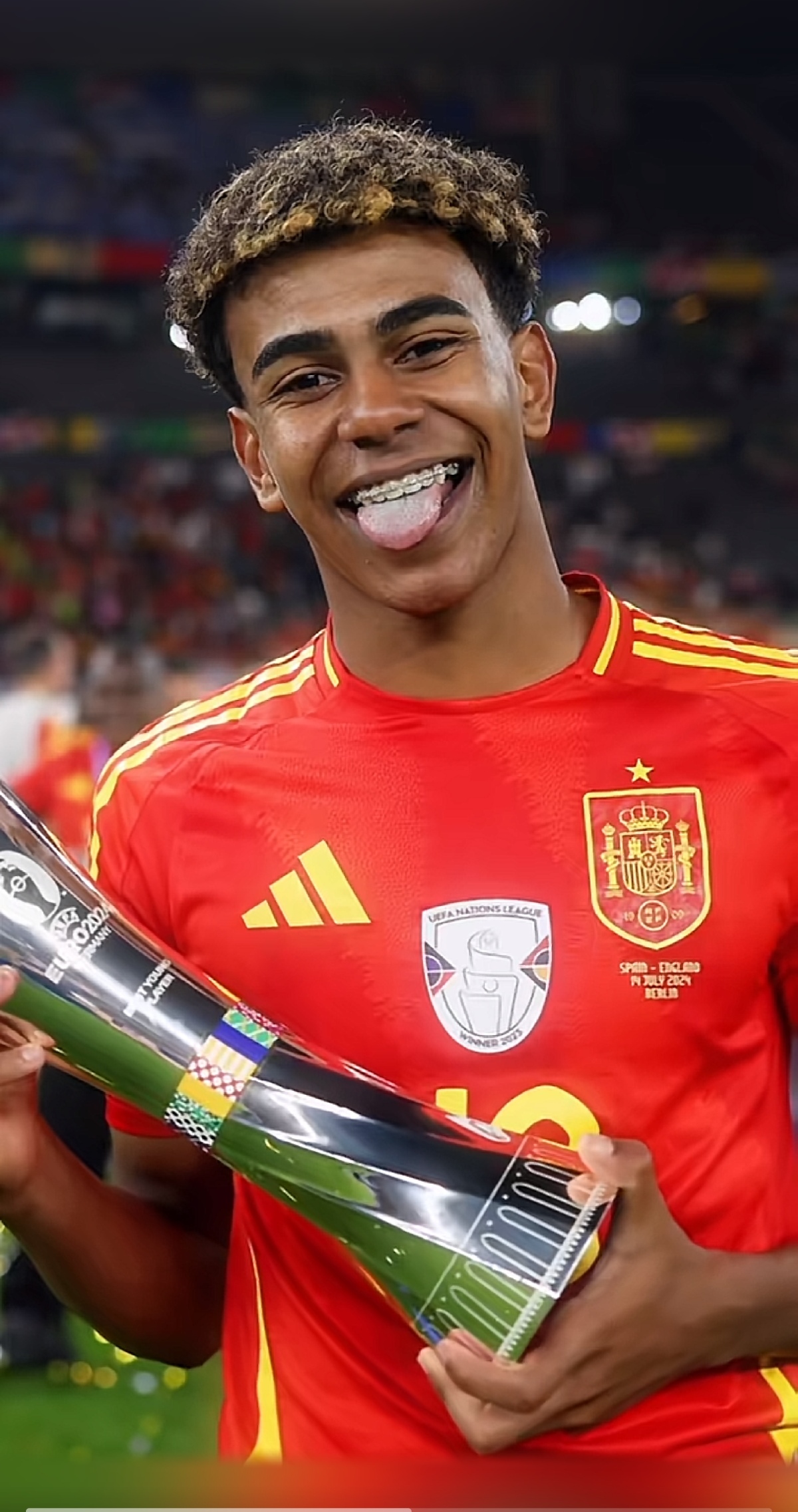 AC米兰主场气势如虹（AC米兰主场势不可挡）