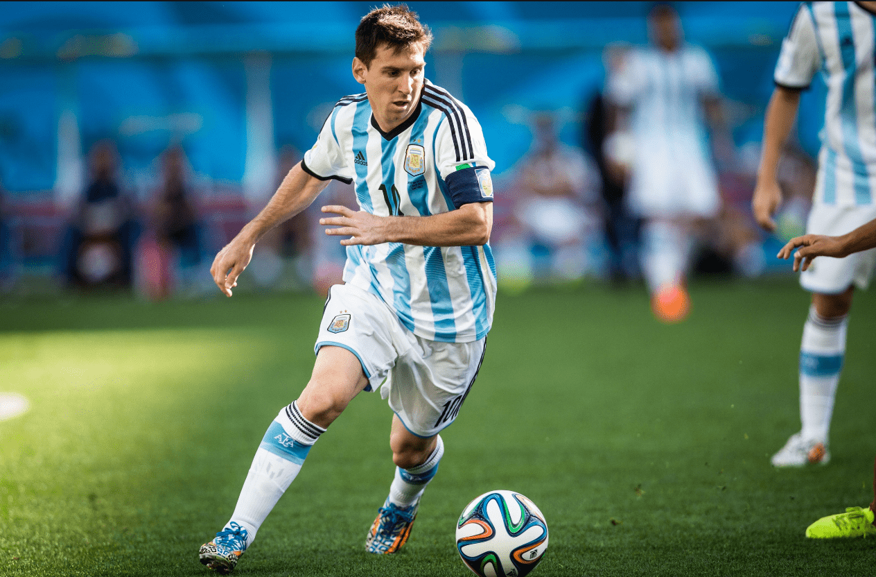 铁卫主场首球比肩C罗，曼联1-1西汉姆联，反超利物浦升英超第八（铁卫主场处子球追平C罗纪录，曼联1-1西汉姆，反超利物浦升至英超第八）