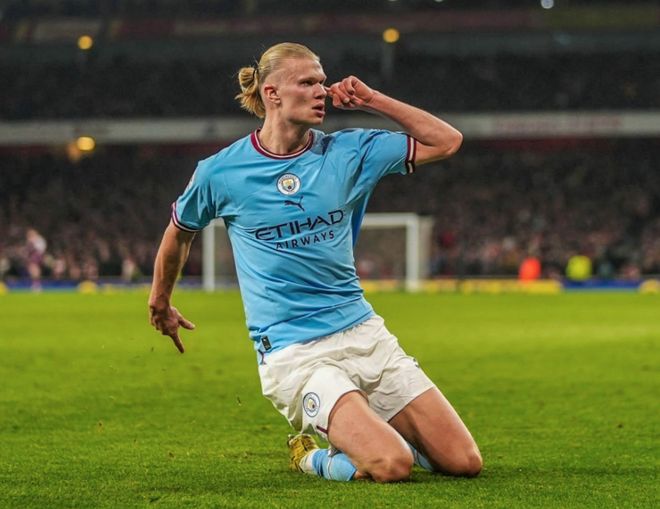 环球足球奖2025年度最佳球员候选：姆巴佩在列，巴黎8人入选（2025环球足球奖最佳球员候选出炉：姆巴佩入围，巴黎8人上榜）