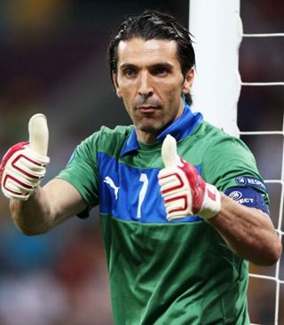 各队补强方案曝光引球迷热议（各队补强计划曝光，球迷议论纷纷）