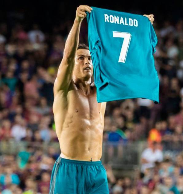 曼联防线稳固零封曼城德比胜利（曼联铁壁零封曼城，德比战告捷）