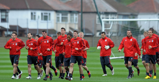 贝拉达：曼联的引援部门正在全力以赴地工作；新援适应得不错（贝拉达：曼联引援团队全速推进工作，新援融入情况良好）