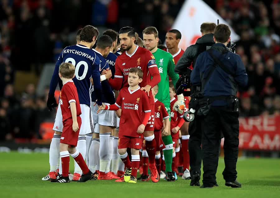 圣保利主帅调侃凯恩：去年他踢我们那脚射门，球现在还在飞吧（圣保利主帅打趣凯恩：去年的那脚射门，恐怕现在还没落地）