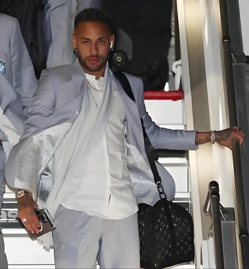 魏祥鑫：刷抖音看到自己入选60大新星，还是想去国外待一年（刷抖音刷到自己入选60大新星，魏祥鑫仍计划出国待一年）